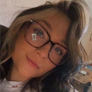 Meet your Posher, Kenzie